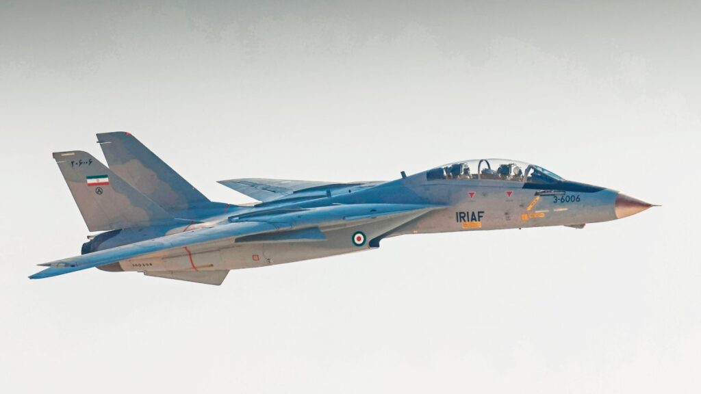 Unforgettable Aerial Stunt: Iranian F-14 Tomcat's Jaw-Dropping Airshow Performance