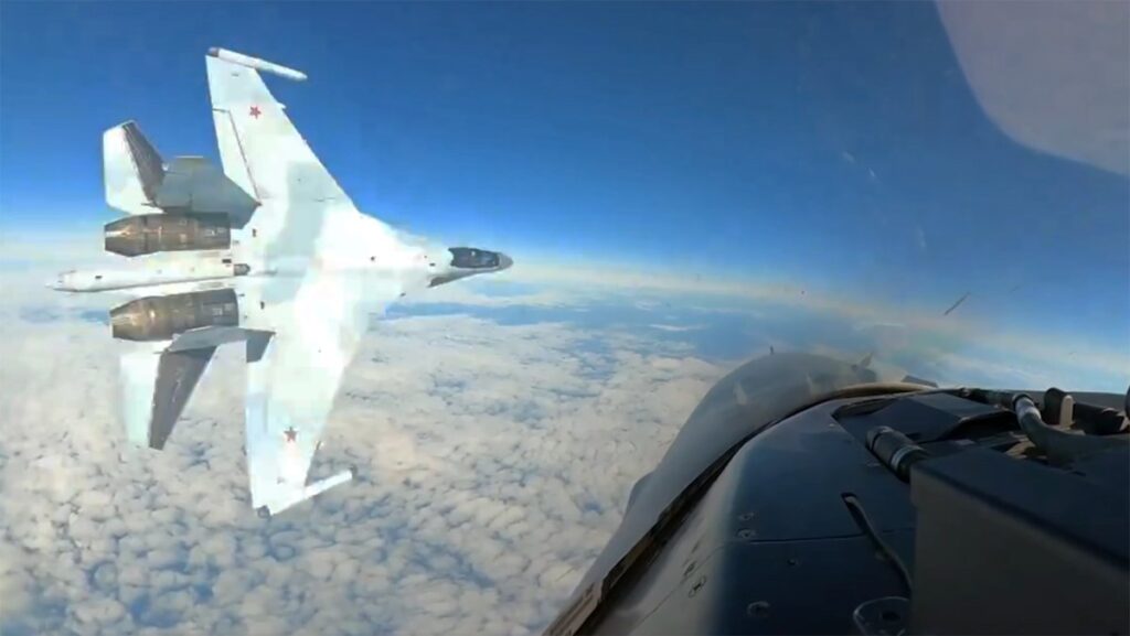 SHOCKING Aerial Confrontation: Russian Su-35 Aggressively Intercepts US F-16 Fighter Jet Off Alaskan Coast